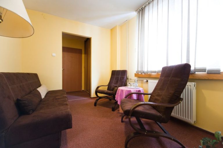 Duże pokoje w hostelu Gliwice - Malinowski City Łabędy